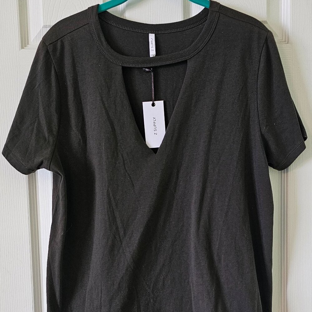 Z Supply Ladie's Cut Out Tee in Rosin Green, Size L